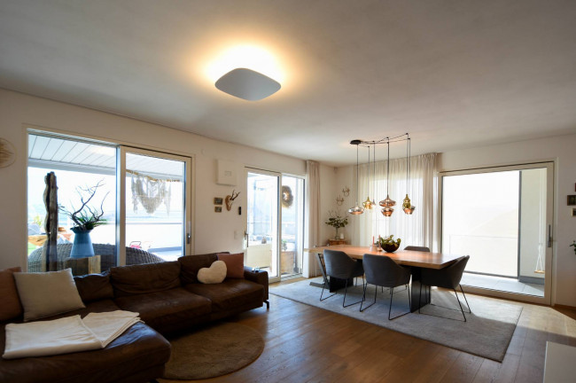 Lichtdurchflutete 4-Zimmer-Wohnung mit Panoramaterrasse in Eppan/Gand zu verkaufen