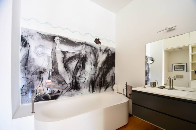 Elegante Stadtwohnung in historischem Ambiente mit überdachtem Stellplatz
