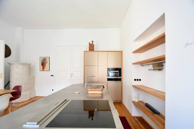 Elegante Stadtwohnung in historischem Ambiente mit überdachtem Stellplatz