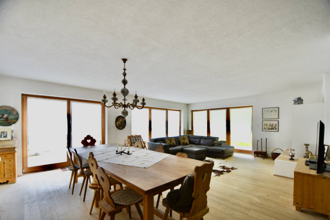 Alpines Chalet mit Panoramablick und großzügigem Grundstück im Ultental
