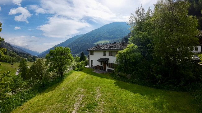 Alpines Chalet mit Panoramablick und großzügigem Grundstück im Ultental