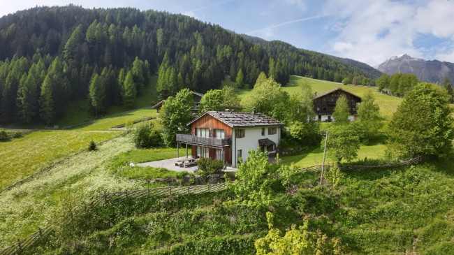 Alpines Chalet mit Panoramablick und großzügigem Grundstück im Ultental