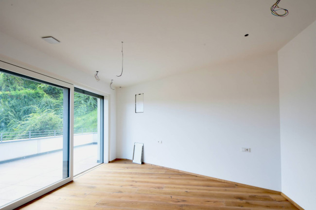 Esclusivo attico con 4 stanze, terrazza e giardino privato