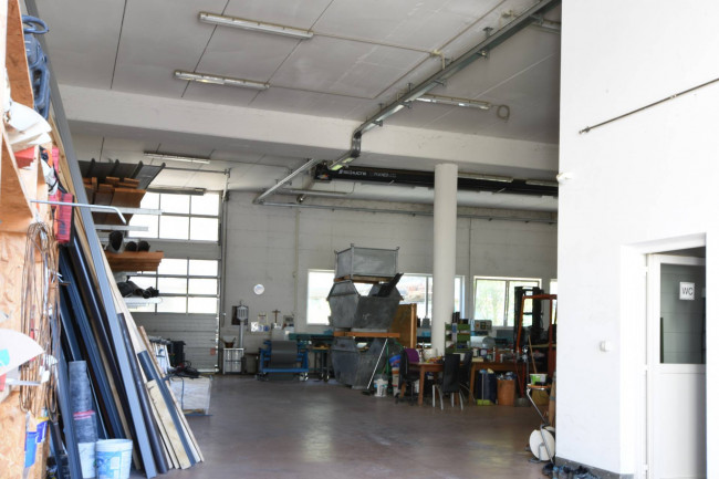 Gewerbehalle mit Büro und Dienstwohnung in Terlan/Siebeneich