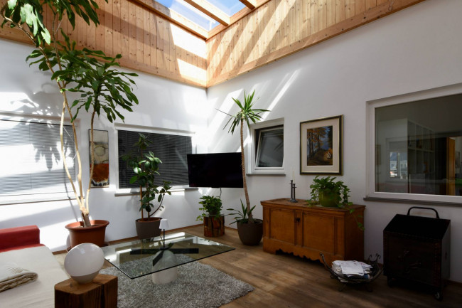 Gewerbehalle mit Büro und Dienstwohnung in Terlan/Siebeneich