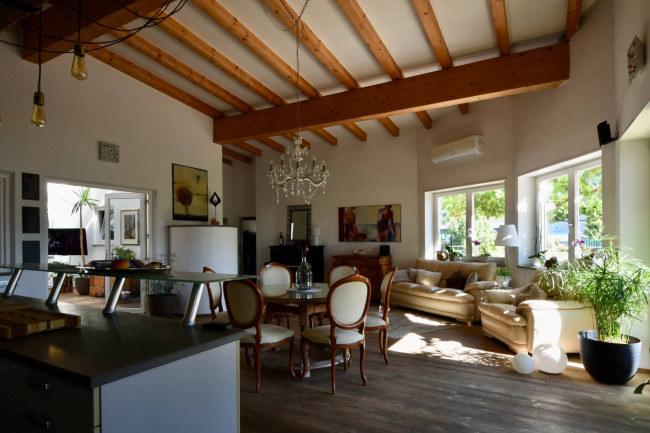 Gewerbehalle mit Büro und Dienstwohnung in Terlan/Siebeneich