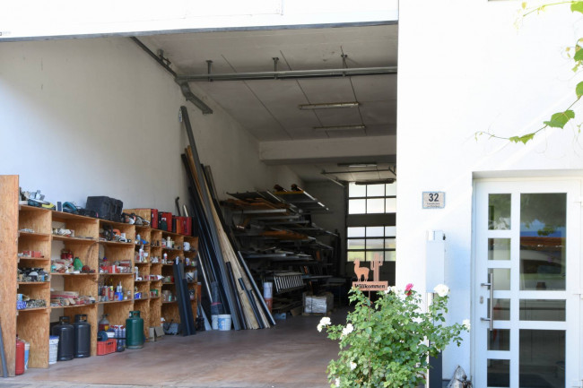 Gewerbehalle mit Büro und Dienstwohnung in Terlan/Siebeneich