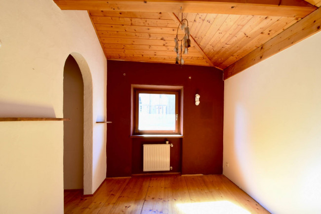 Charmante 4-Zimmer-Mansarde mit Balkon, Keller und Autostellplatz