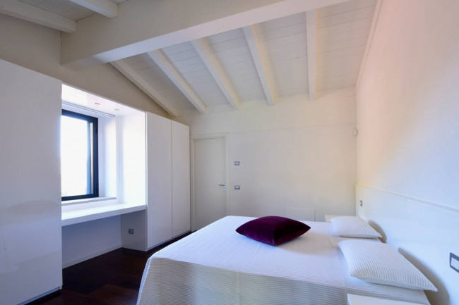 Herrschaftliche Villa mit Baugrundstück und weitläufigem Anwesen bei Piacenza