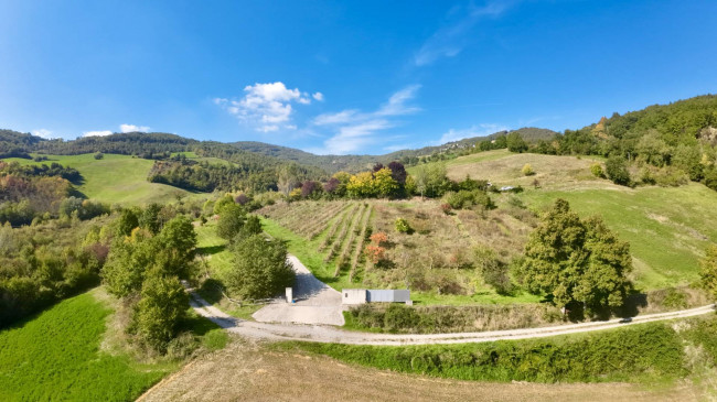 Herrschaftliche Villa mit Baugrundstück und weitläufigem Anwesen bei Piacenza