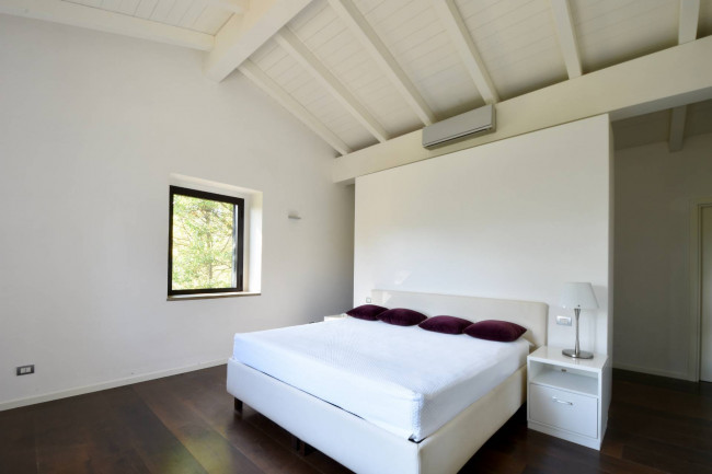 Herrschaftliche Villa mit Baugrundstück und weitläufigem Anwesen bei Piacenza