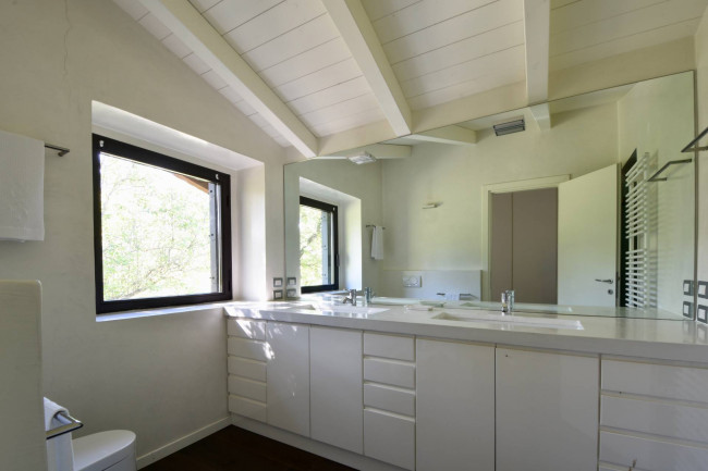 Herrschaftliche Villa mit Baugrundstück und weitläufigem Anwesen bei Piacenza