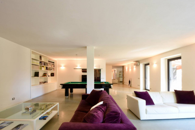 Herrschaftliche Villa mit Baugrundstück und weitläufigem Anwesen bei Piacenza