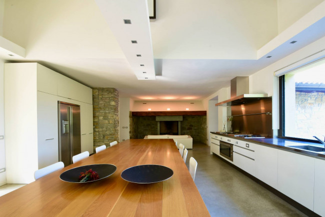 Herrschaftliche Villa mit Baugrundstück und weitläufigem Anwesen bei Piacenza