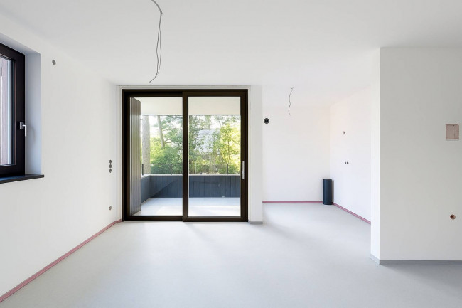 Stilvolle 3-Zimmer-Wohnung mit Balkon, zwei Garagen und Pool in den Weinbergen von Bozen Gries