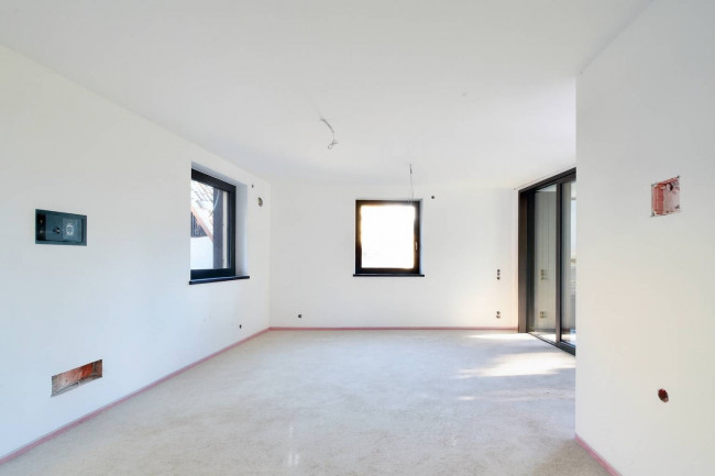 Stilvolle 3-Zimmer-Wohnung mit Balkon, zwei Garagen und Pool in den Weinbergen von Bozen Gries