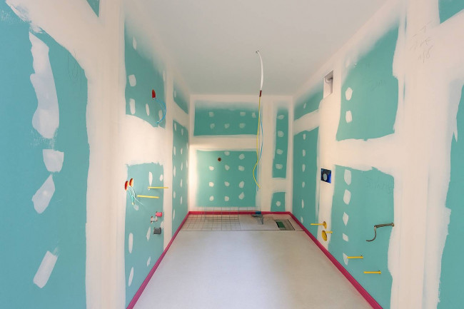 Stilvolle 3-Zimmer-Wohnung mit Balkon, zwei Garagen und Pool in den Weinbergen von Bozen Gries