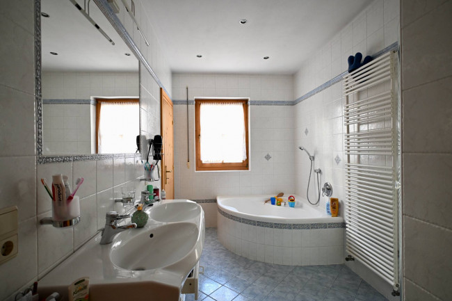 Geschlossener Weinhof „Himmelreichhof“ am Sonnenberg – Exklusives Weingut im Vinschgau