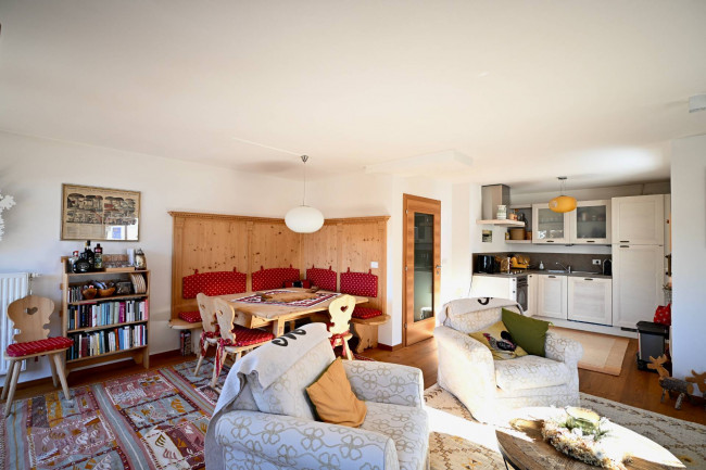 Elegantes 4-Zimmer-Dachgeschoss-Duplex mit Panoramablick in zentraler Lage von St. Magdalena – Villnößtal