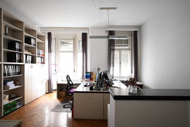 Großzügiges Büro mit Terrassen und Balkon in der Leonardo-da-Vinci-Straße