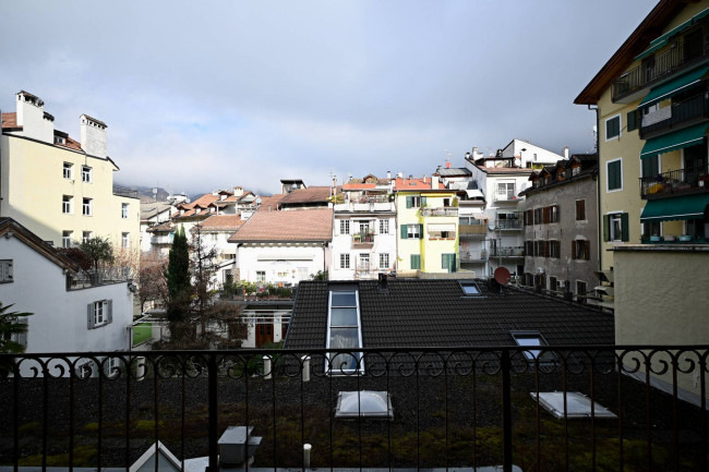 Großzügiges Büro mit Terrassen und Balkon in der Leonardo-da-Vinci-Straße
