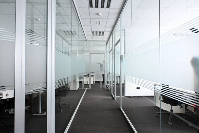 Büro in Bozen Süd mit Konferenzraum und optionalen Stellplätzen