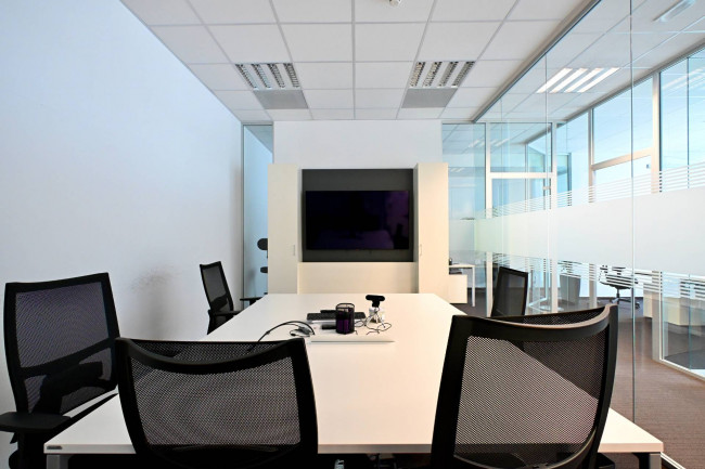 Büro in Bozen Süd mit Konferenzraum und optionalen Stellplätzen