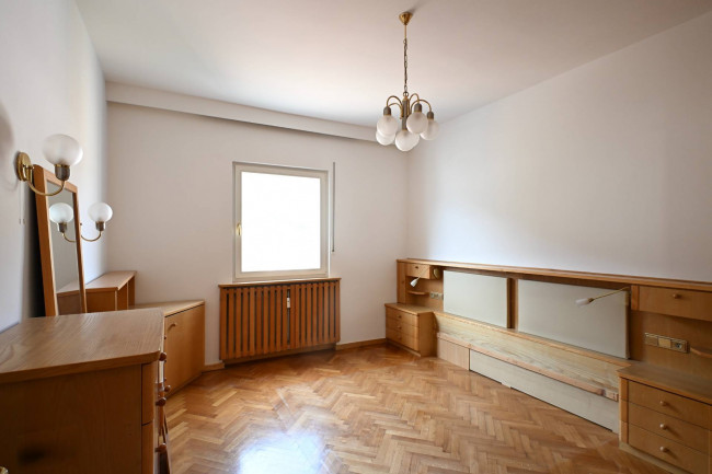 Großzügige 5-Zimmer-Wohnung auf zwei Ebenen mit zwei Veranden, Garage und Keller in Bozen-Gries