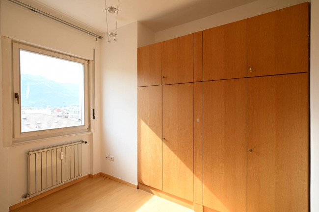 Großzügige 5-Zimmer-Wohnung auf zwei Ebenen mit zwei Veranden, Garage und Keller in Bozen-Gries