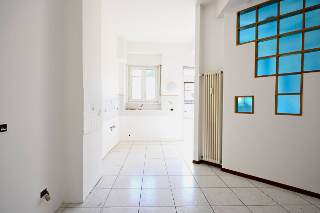 Grande trilocale con balcone in centro a Bolzano
