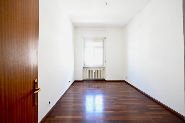 Grande trilocale con balcone in centro a Bolzano