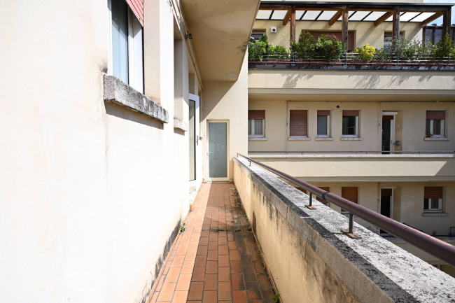 Grande trilocale con balcone in centro a Bolzano