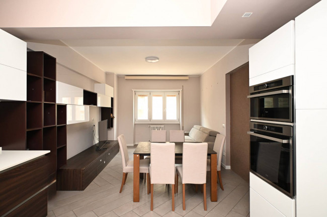 4-Zimmer-Wohnung (6. Etage) mit zwei Balkonen und Garage in Rom - Prenestino