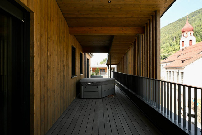 Exklusive 3-Zimmer-Attikawohnung mit Panoramaterrasse, Whirlpool und Blick auf den Latemar und den Rosengarten