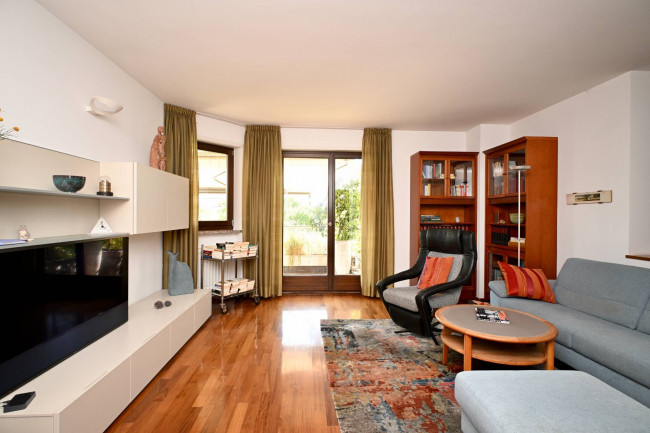 Großzügige 5-Zimmer-Wohnung mit drei Terrassen und 3-fach Garage