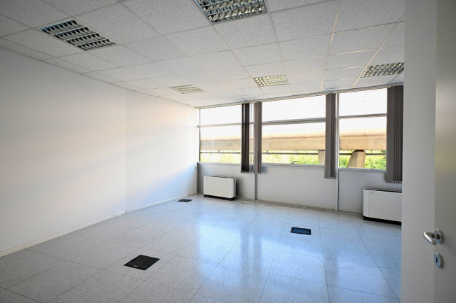 Großzügiges Büro in der Galileo-Galilei-Straße in Bozen