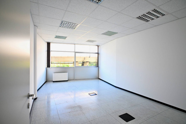 Großzügiges Büro in der Galileo-Galilei-Straße in Bozen