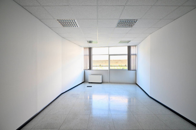 Großzügiges Büro in der Galileo-Galilei-Straße in Bozen