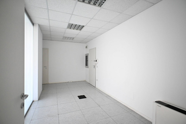 Großzügiges Büro in der Galileo-Galilei-Straße in Bozen