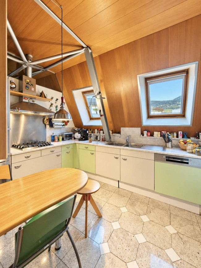 Exklusive 4-Zimmer-Attikawohnung mit Garage und Autostellplatz in zentraler Lage von Bozen