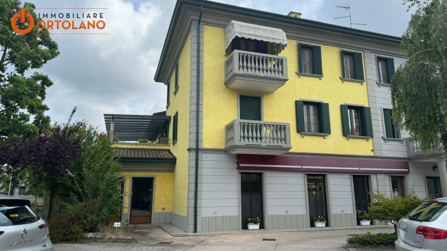 Locale commerciale a Sagrado