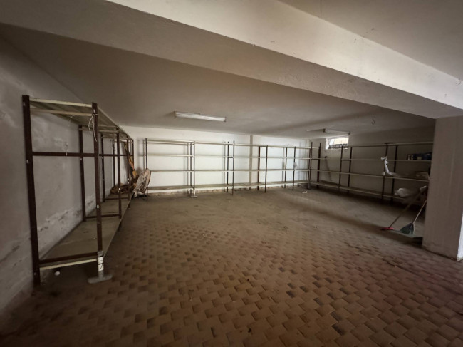 Magazzino con corte in Vendita a Monte San Giusto