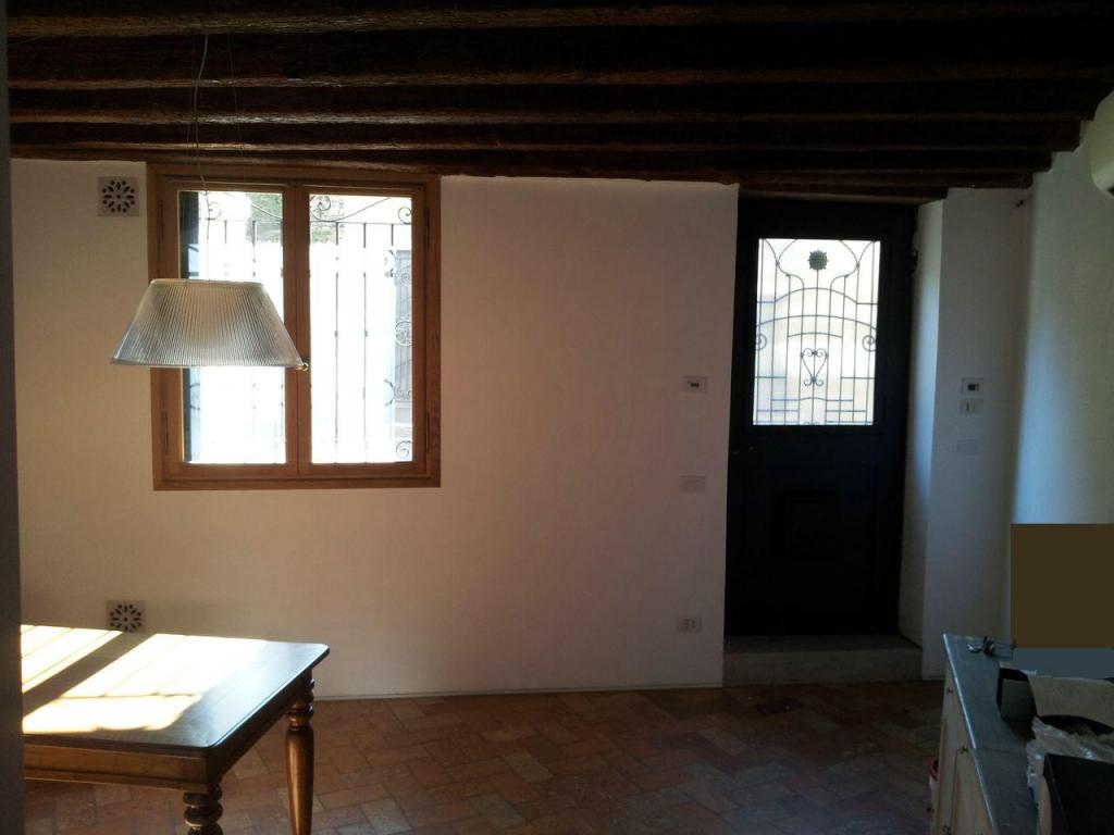 Stabile intero - Palazzo TREVISO vendita  Centro storico  Rem srl