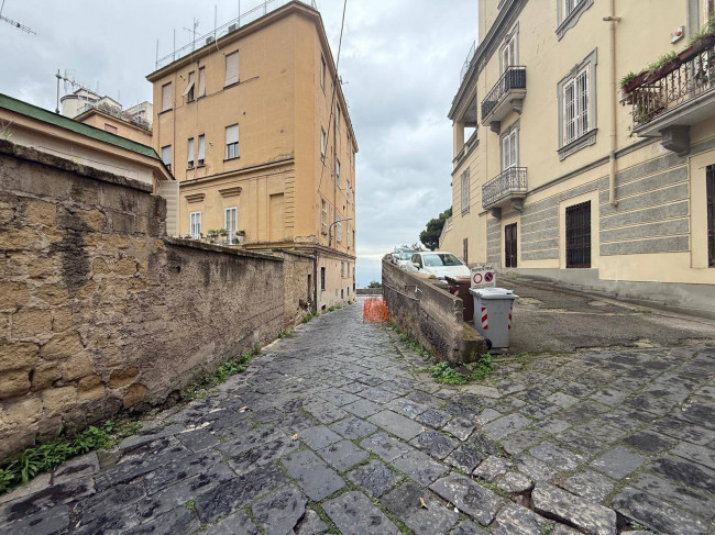 Attività commerciale in affitto a Napoli (NA)