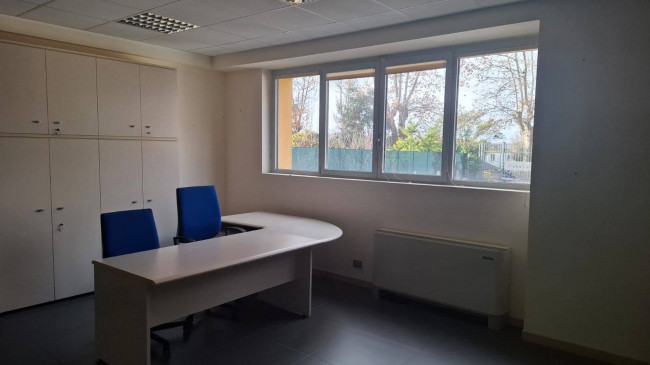 Locale commerciale in vendita a Pisa