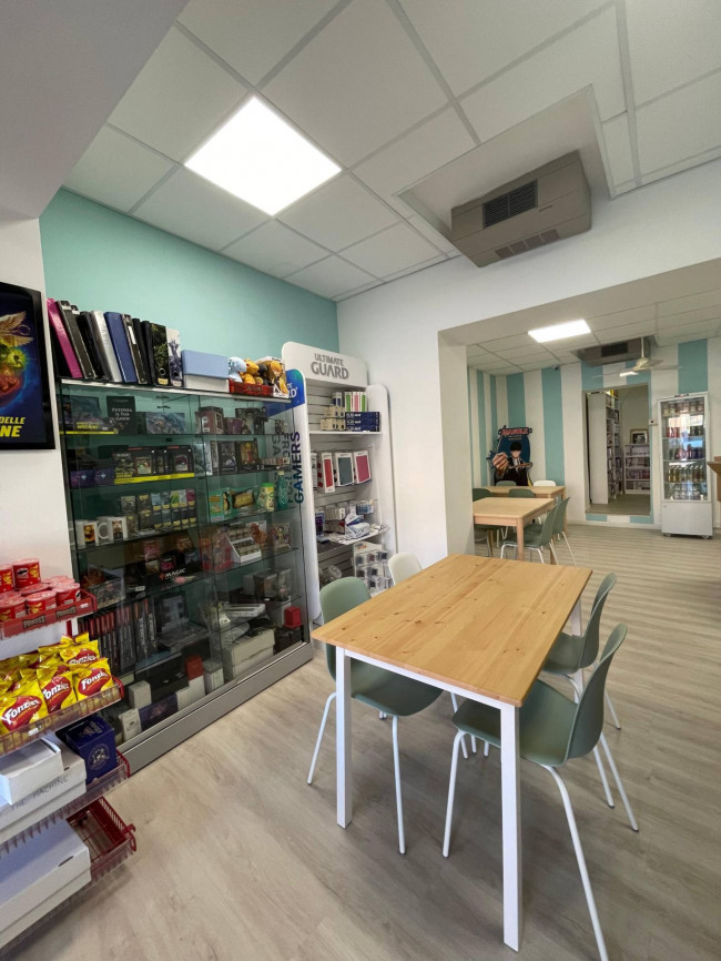 Locale Commerciale in vendita a Pisa