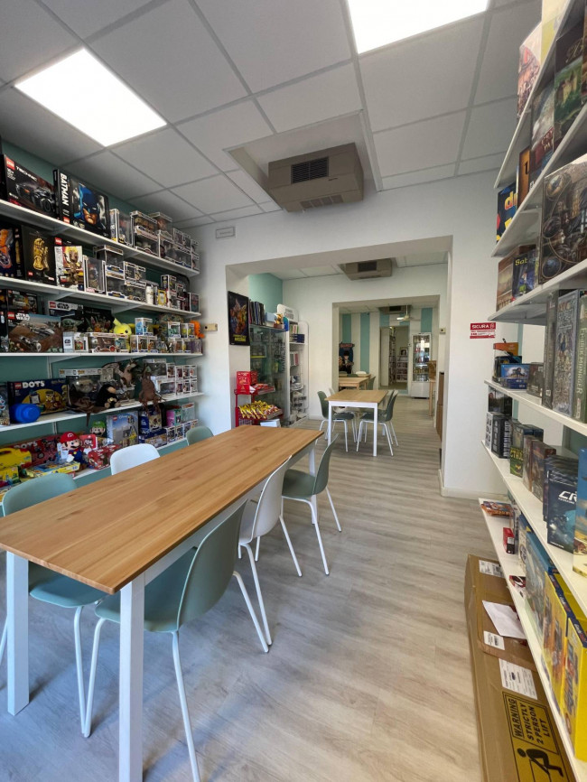 Locale Commerciale in vendita a Pisa