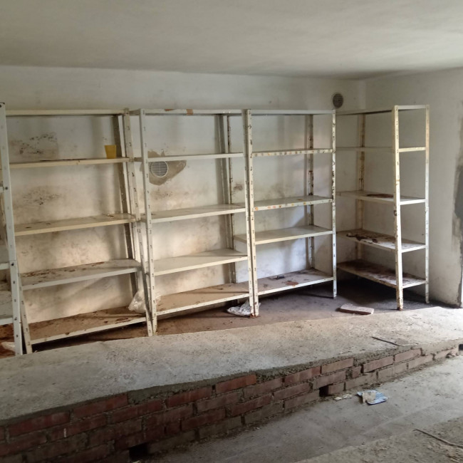 Box o garage in vendita a Pisa