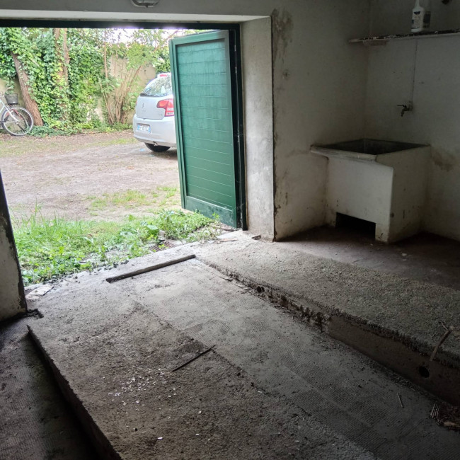 Box o garage in vendita a Pisa