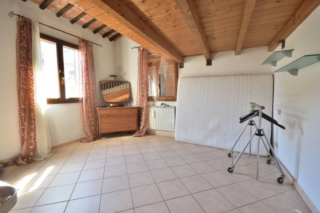 Appartamento in vendita a Cascina